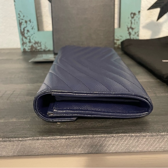 YSL Large flap Blue Wallet w/chain - Picture 8 of 16